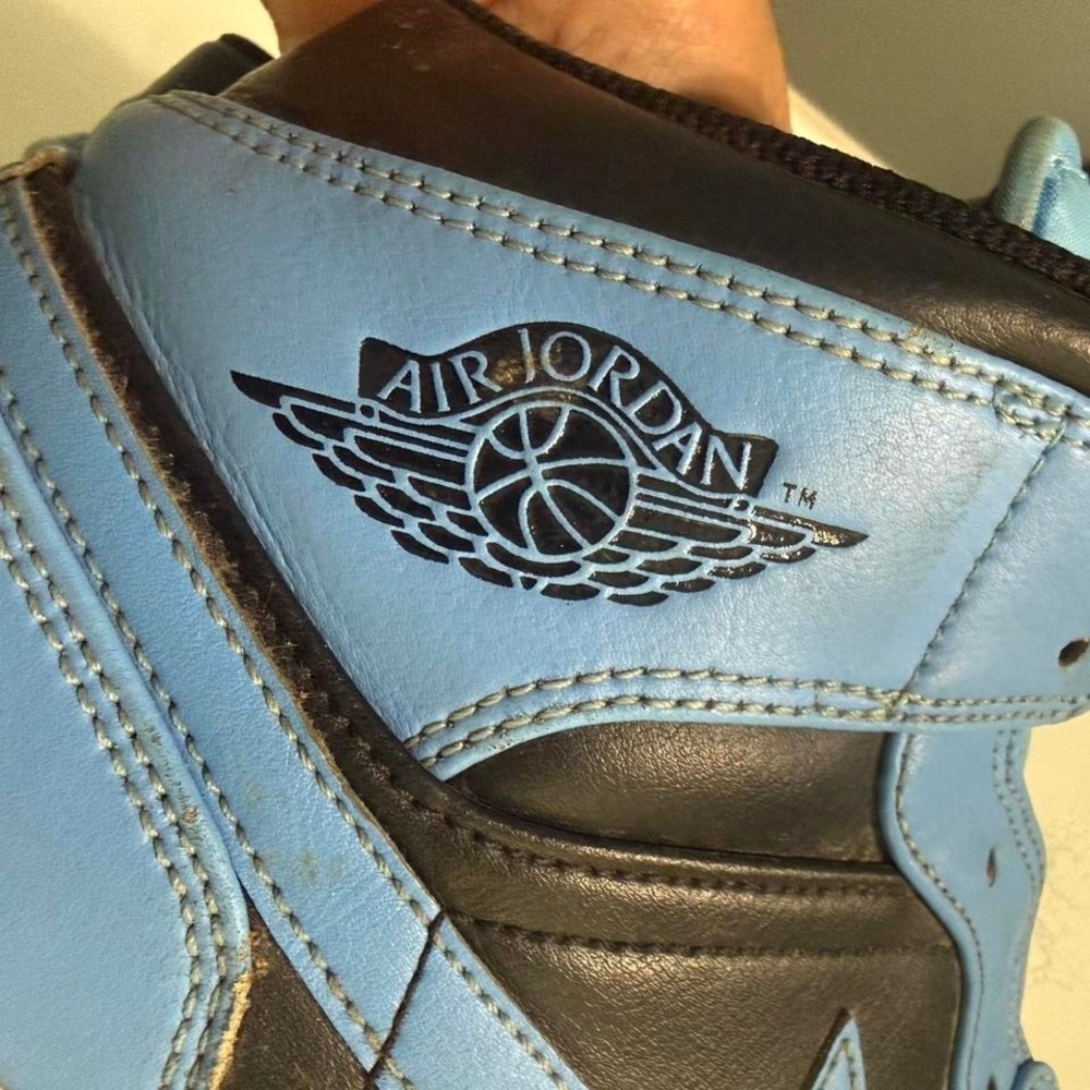 Jordan 1 Retro High‎ OG blue trainers. No laces. Size US 11